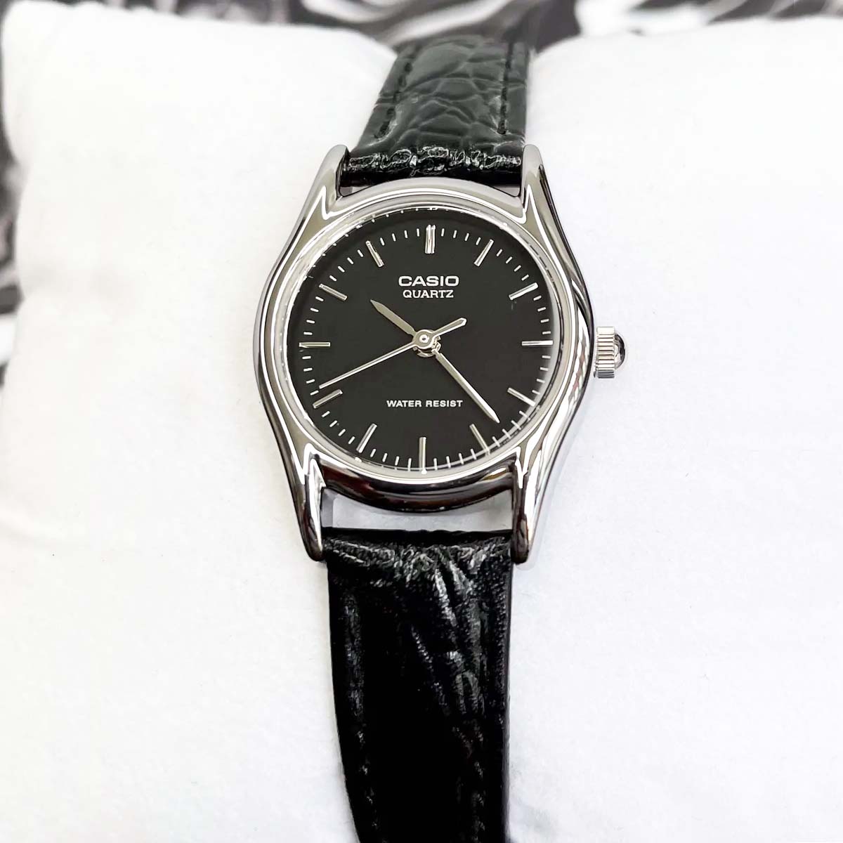 Reloj Casio Negro con plateado LTP-1094E-1